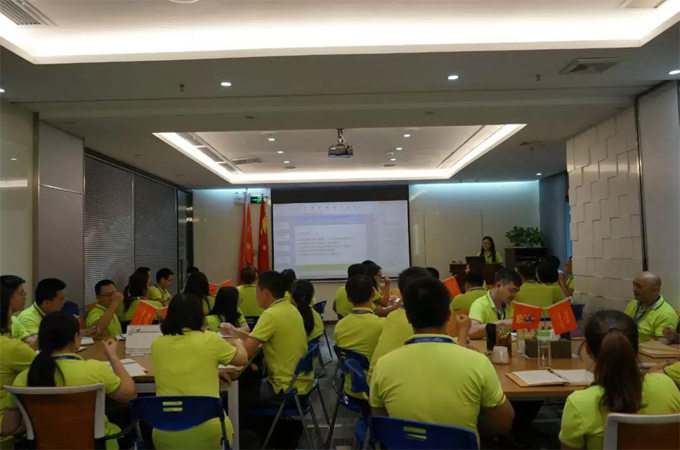 7月13日晚，賴厚平董事長在博皓總部中心會議室給我們進行了關于《客戶價值》的培訓。